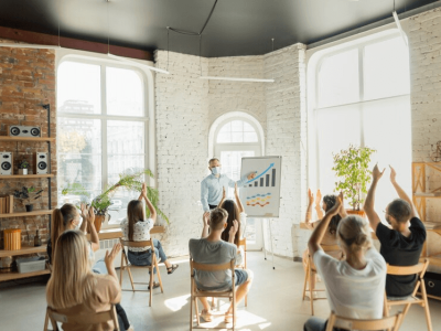 Alumni host experience-sharing seminars